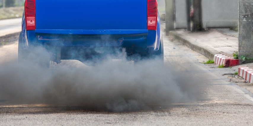 Smoke from a blue vehicle with DPF problems
