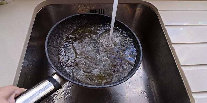 cleaning non-stick pans